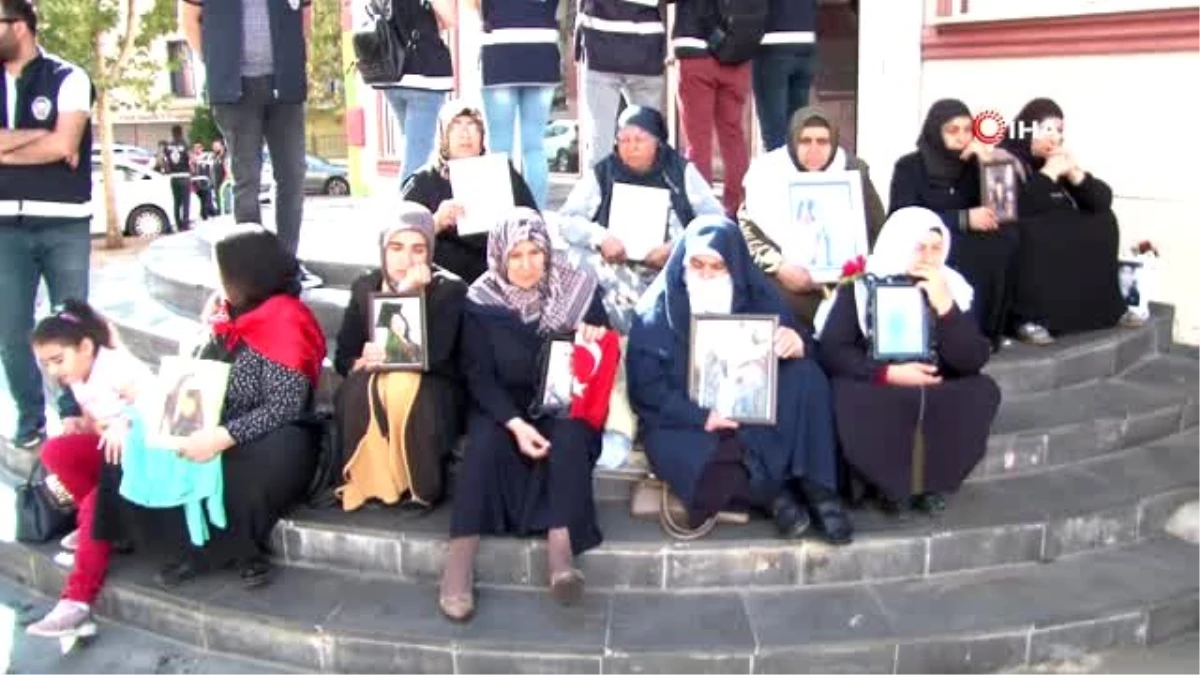 Çocukları dağa kaçırılan ailelerin HDP önündeki eylemi 20\'nci gününde