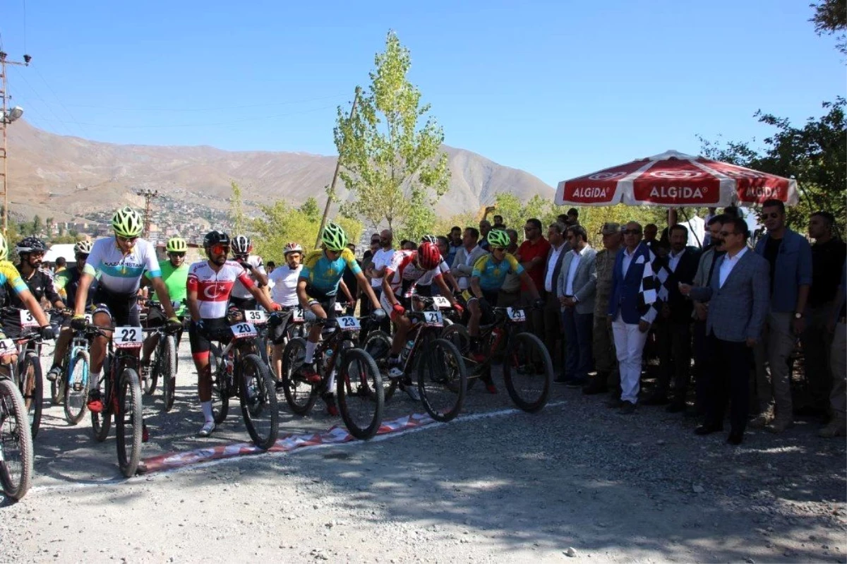 Hakkari\'de "Uluslar arası Dağ Bisikleti Yarışması" düzenlendi