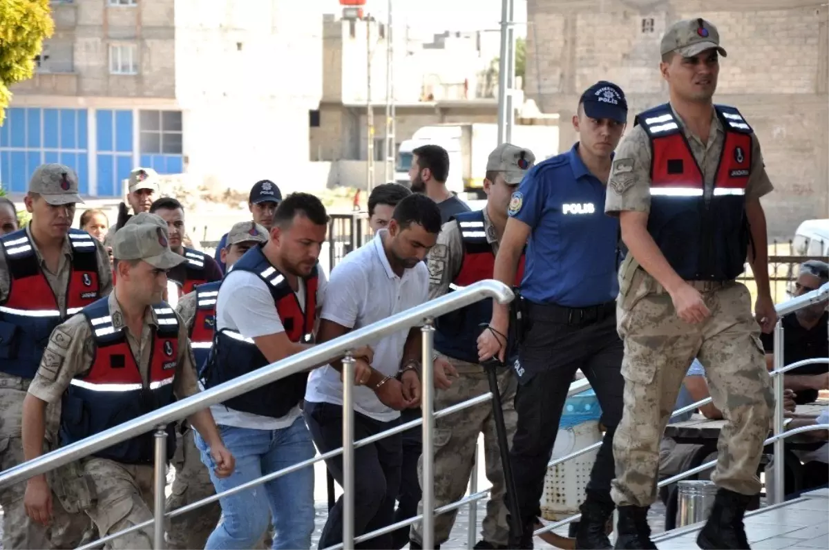 Hırsızlık zanlısı yoğun önlemler arasında adliyeye götürüldü