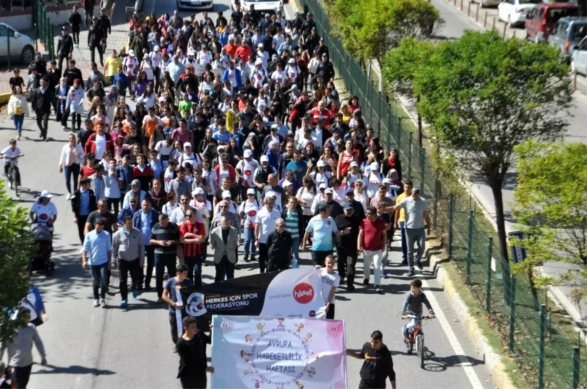 Kardelen bebek yürüyüşün ilgi odağı oldu