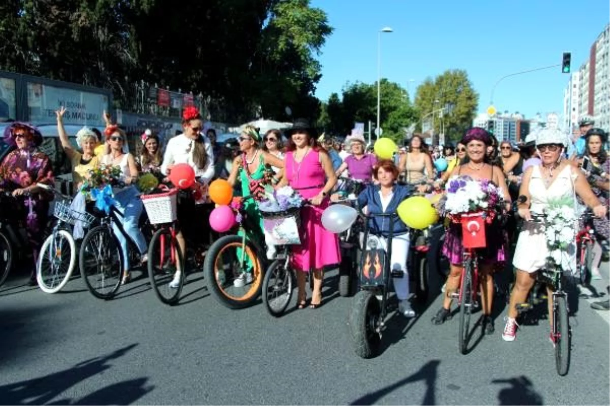 Şişli\'de "süslü kadınlar" farkındalık yaratmak için pedal çevirdi