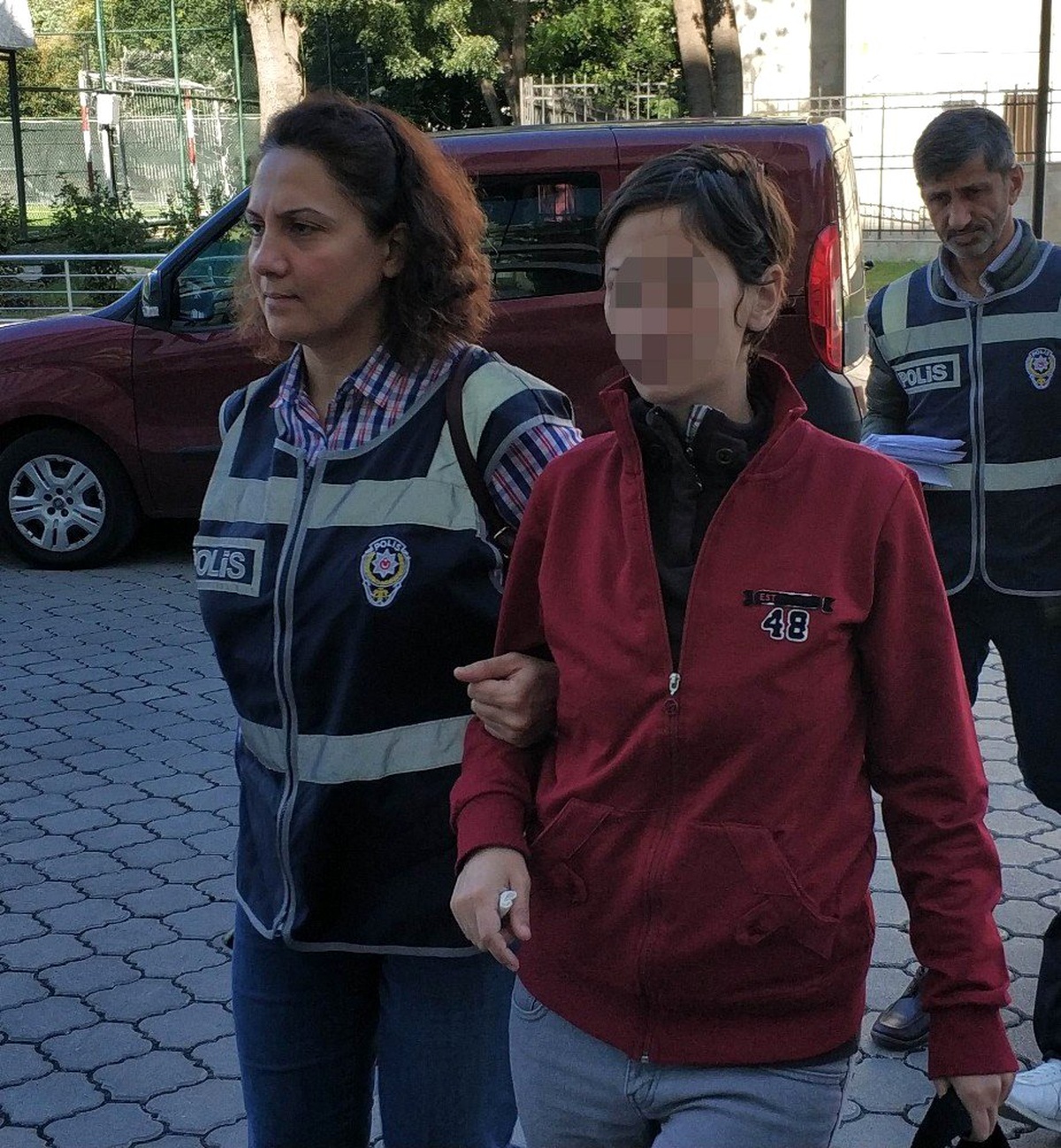5 ayrı suçtan 43 ay cezası bulunan kadın tutuklandı
