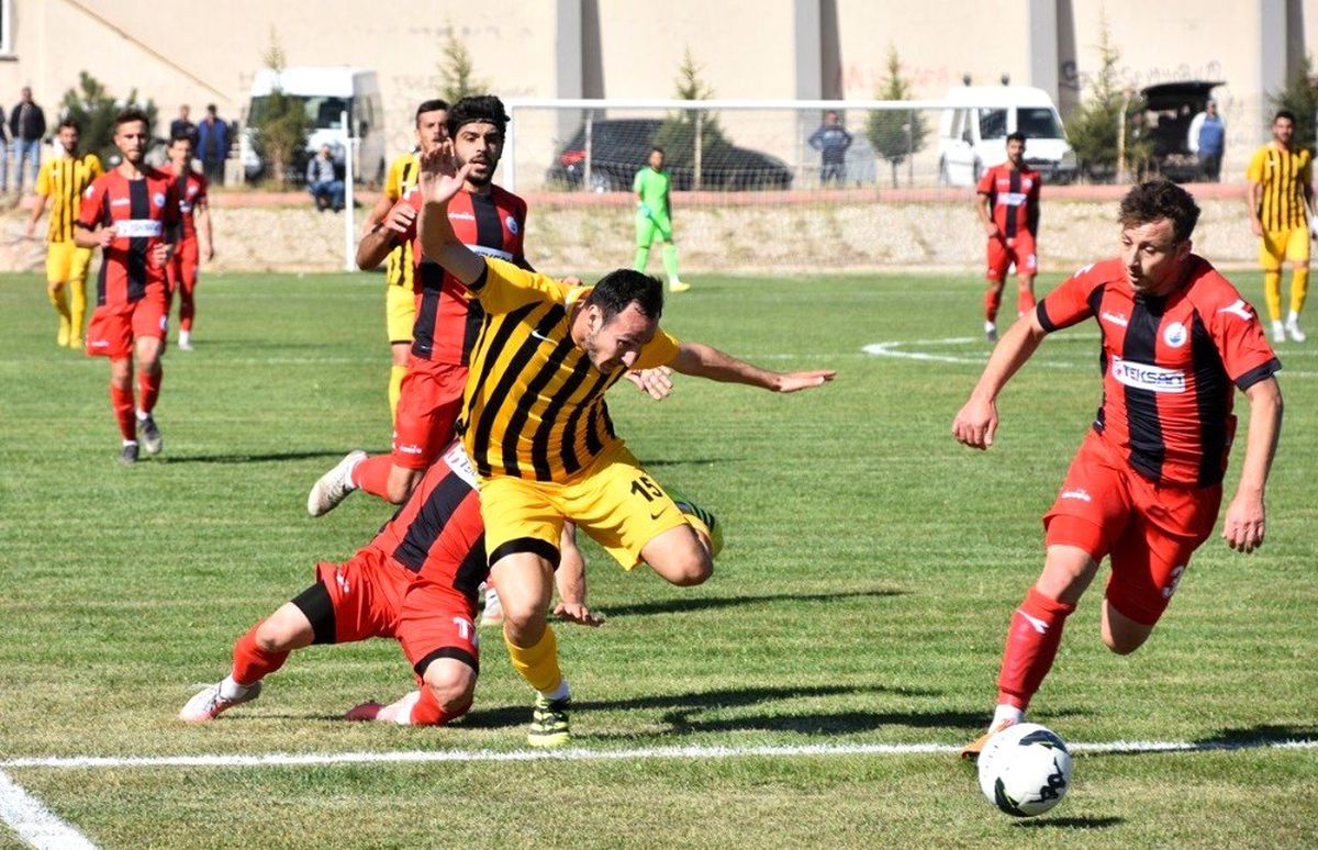 Aliağaspor lige galibiyetle başladı