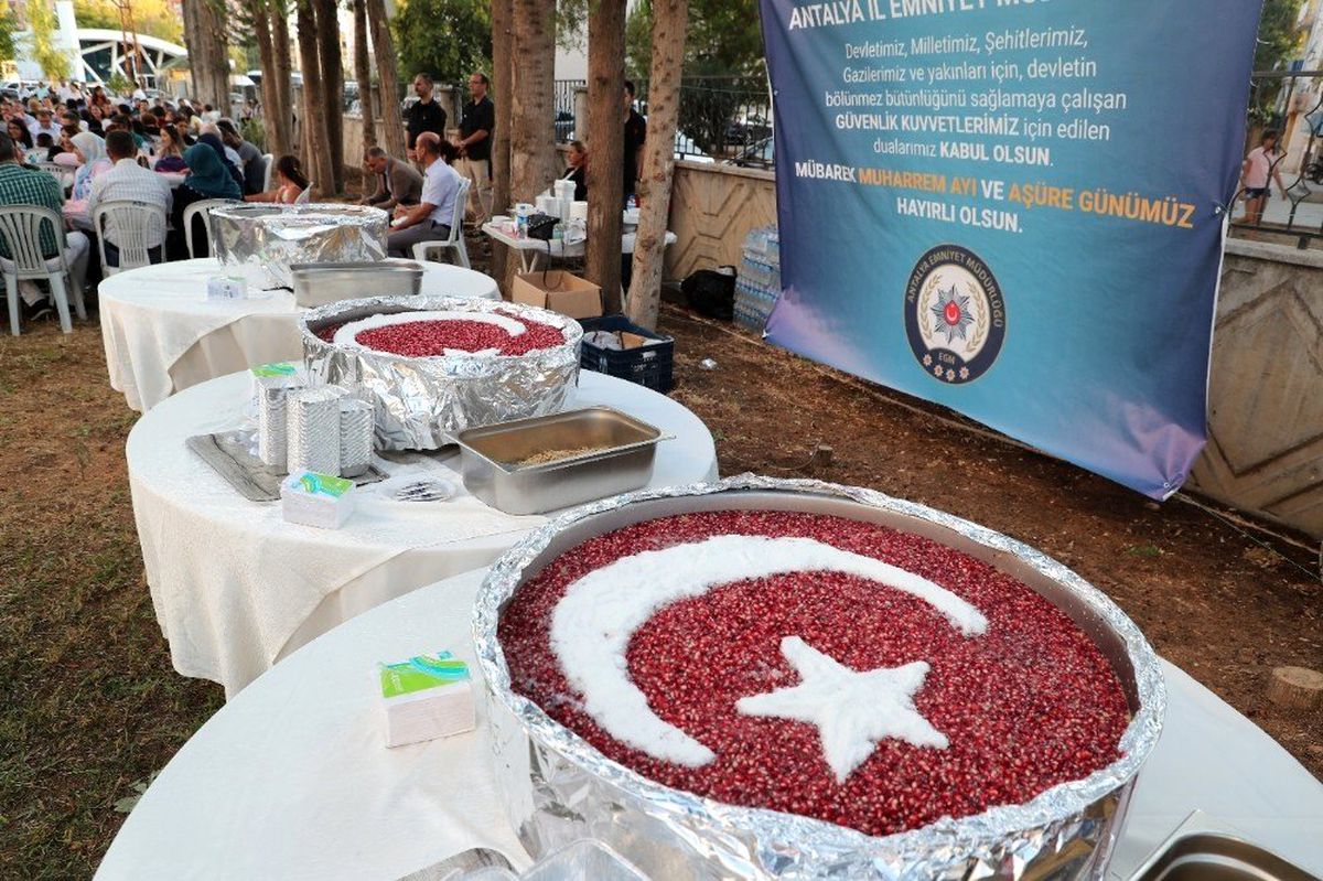 Antalya emniyet personeli aşure etkinliğinde bir araya geldi