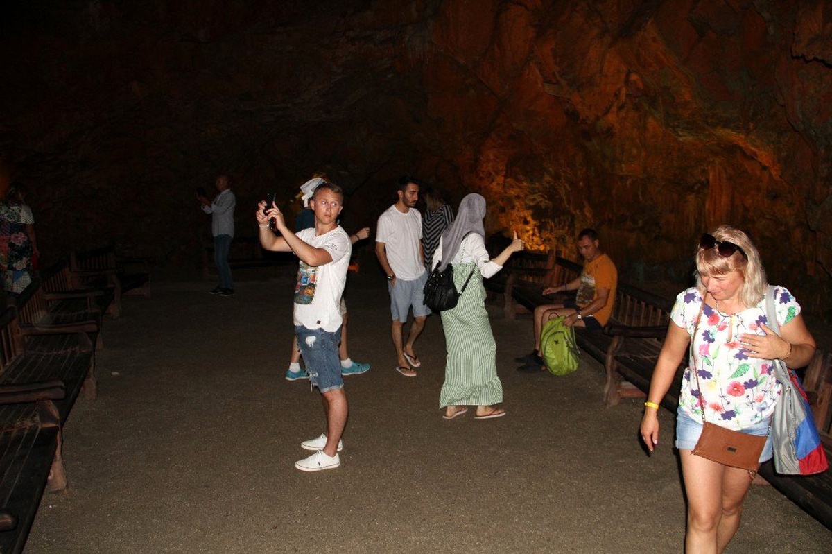 Astım hastalarının şifa kaynağı mağara yerli ve yabancı turistlerin akınına uğruyor