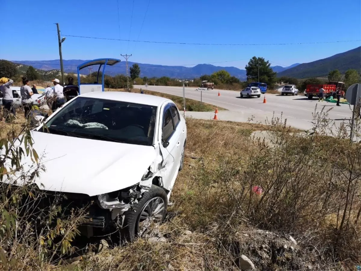 Boyabat\'ta trafik kazası: 4 yaralı