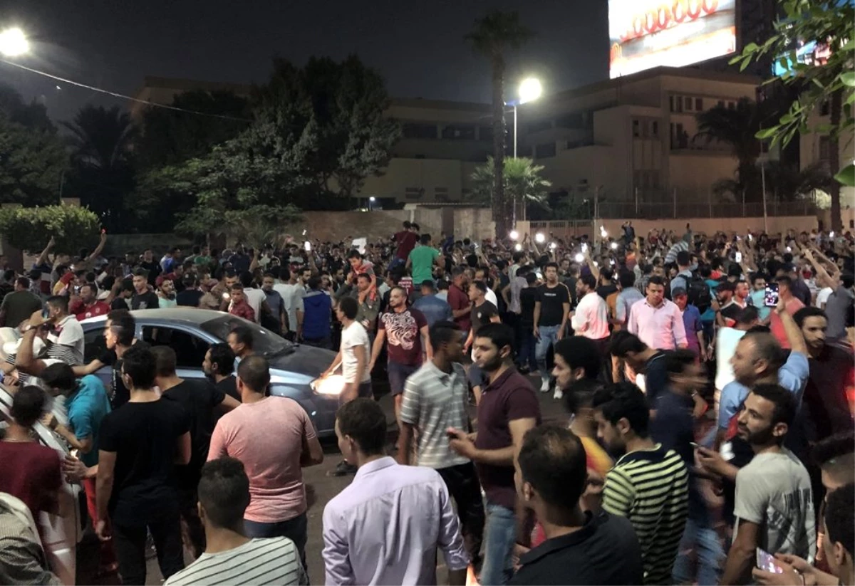 Darbeci Sisi karşıtı protestolarda 650 kişi gözaltında