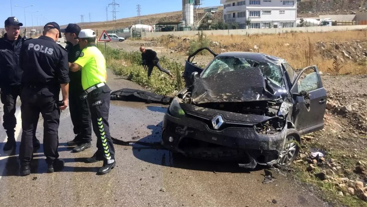 Eşini askere uğurlayan kadın, dönüş yolunda kazada hayatını kaybetti