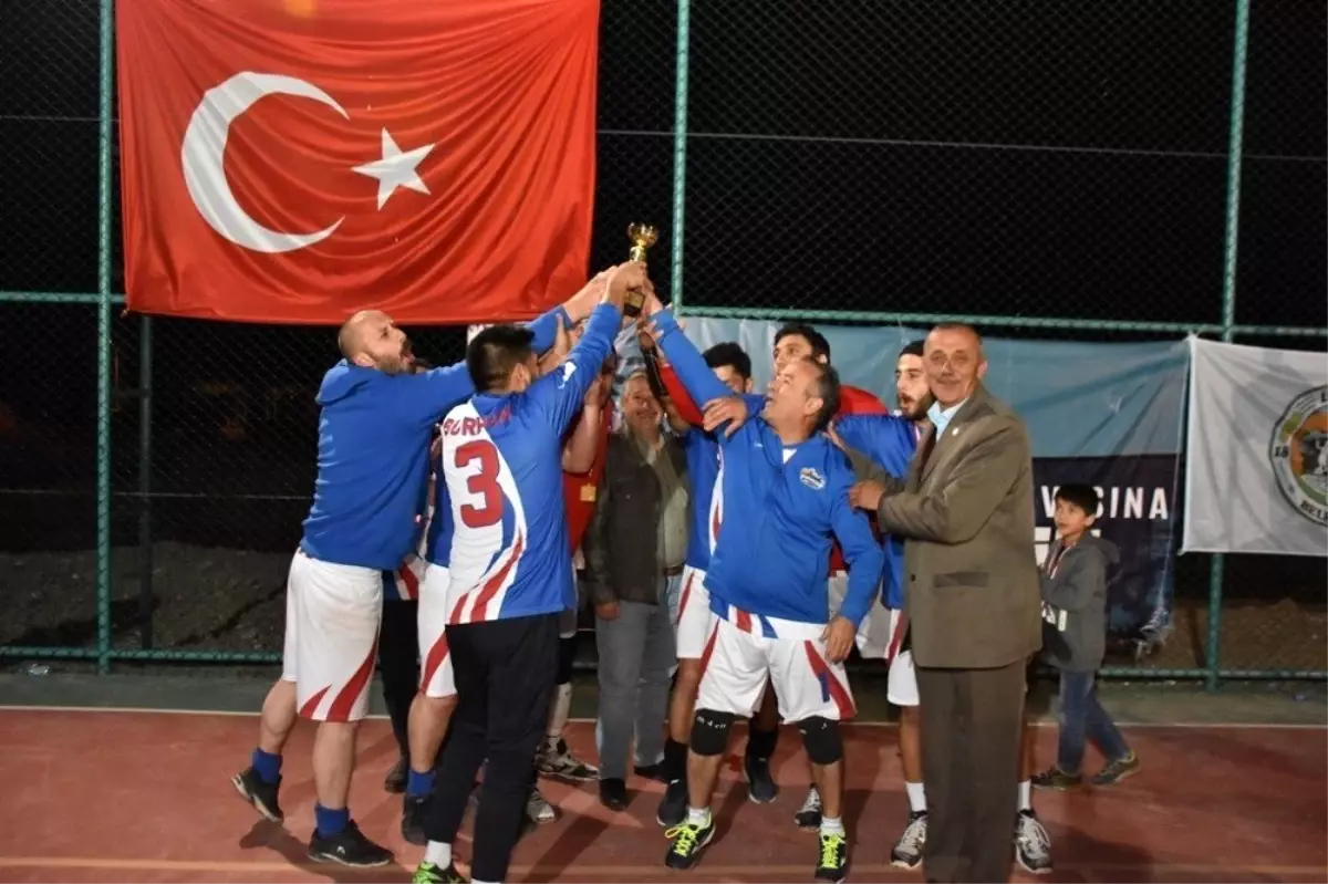 Geleneksel Voleybol Turnuvasında şampiyon İN-ON-U oldu