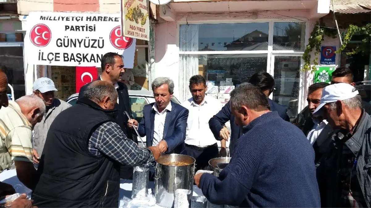 Günyüzü\'nde vatandaşa aşure ikramı