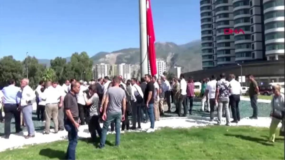 Hatay iskenderun\'da türk bayrağı göndere çekildi