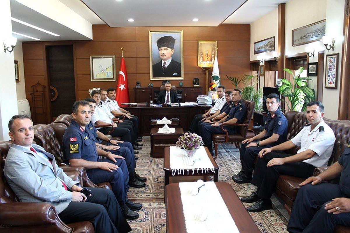 Jandarma teşkilatından Vali Erdoğan Bektaş\'a nezaket ziyareti