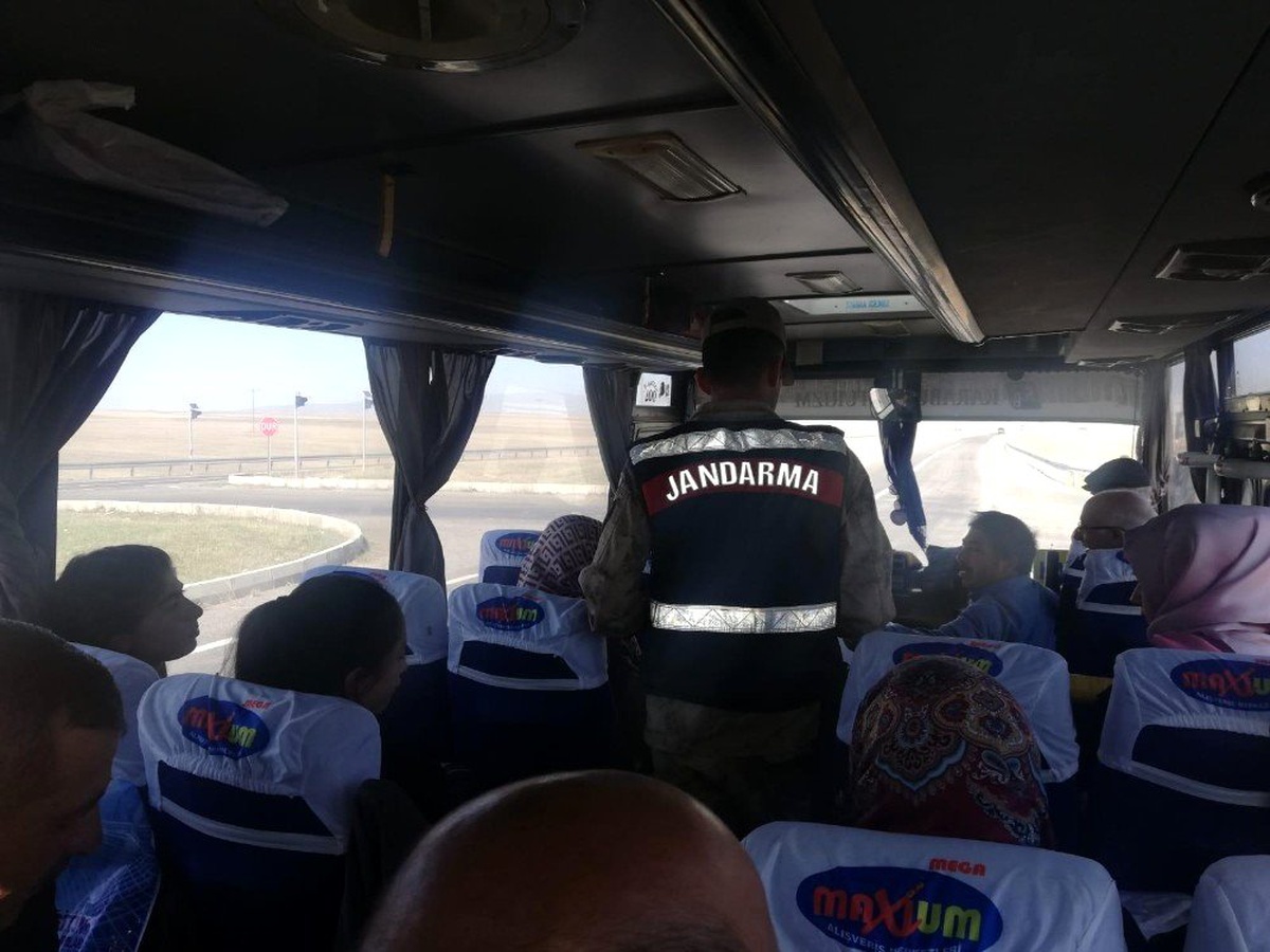 Kars\'tan jandarmadan "Türkiye Huzur ve Güven" uygulaması