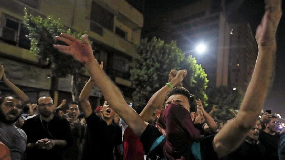 Mısır\'da Sisi karşıtı gösteriler artıyor: En az 400 kişi gözaltına alındı