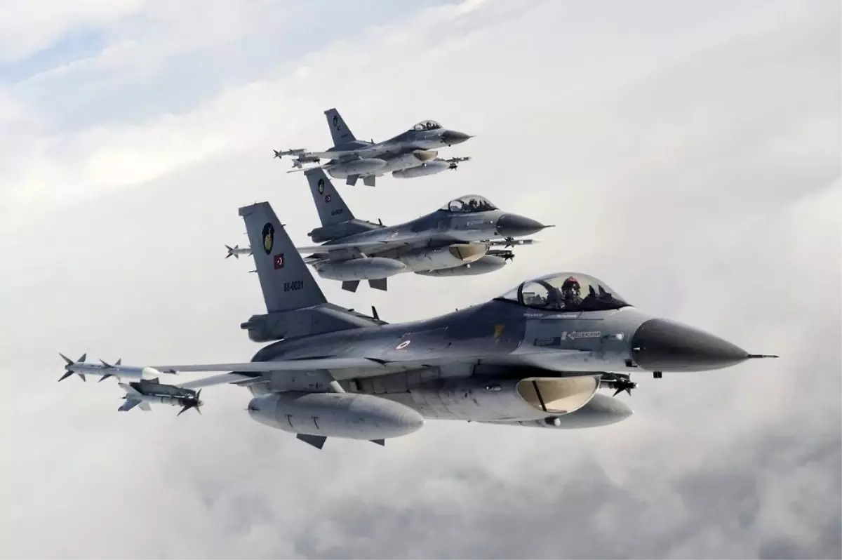 MSB: "İki F-16 ile Suriye hava sahasında uçuş icra edildi"