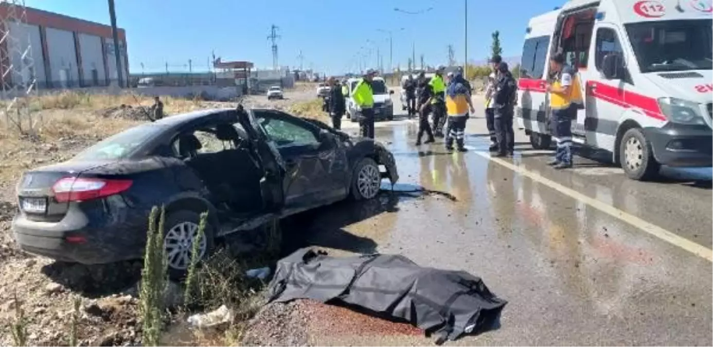 Oğlunu birliğine bıraktı dönüşte kaza yaptı: 2 ölü, 3 yaralı