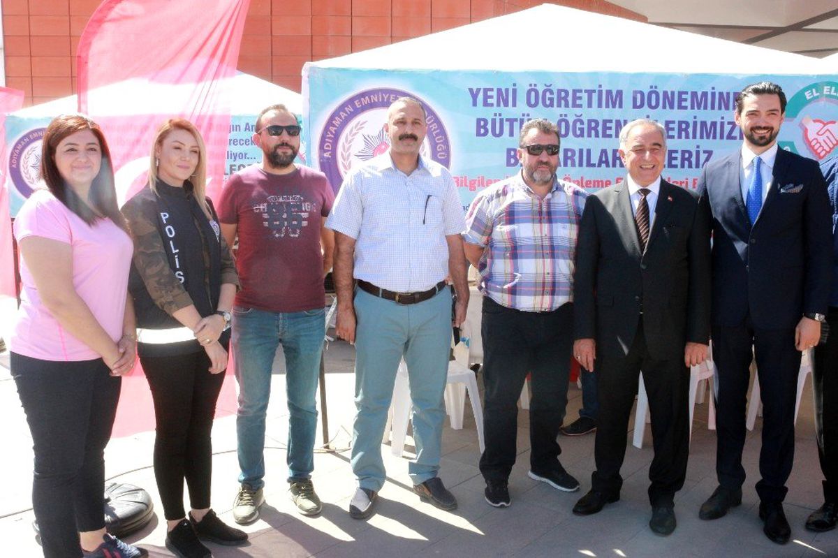 Polislerden üniversite öğrencilerine bilgi standı