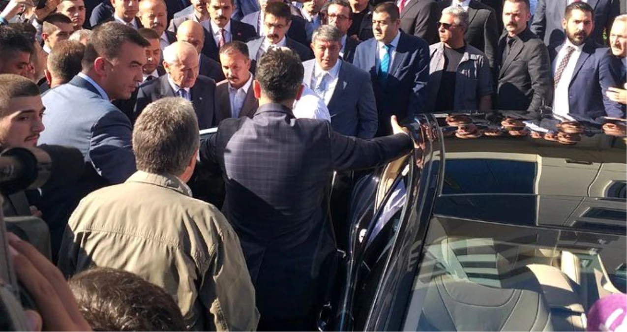 MHP Lideri Devlet Bahçeli, hastaneden alkışlarla taburcu oldu
