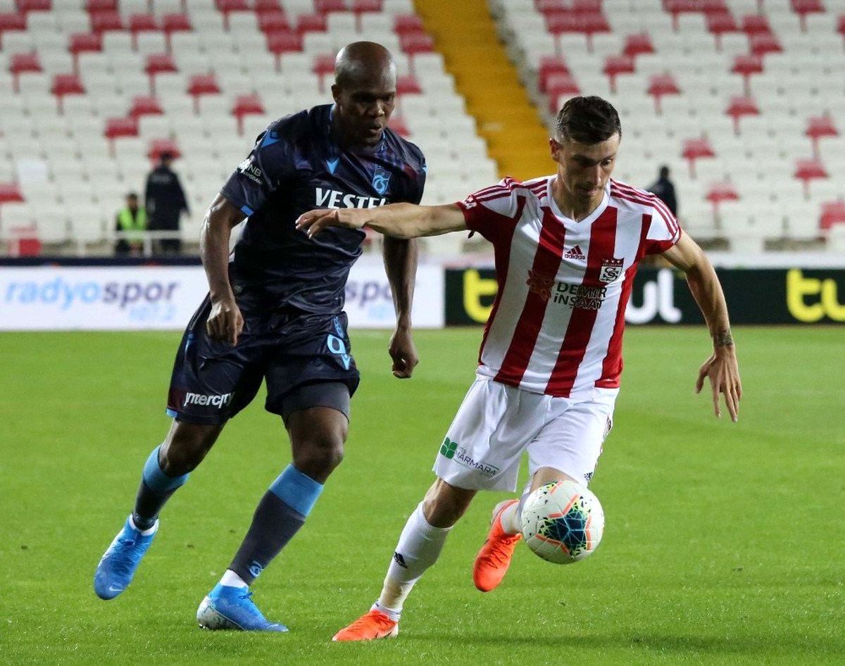 Süper Lig: Demir Grup Sivasspor: 1 - Trabzonspor: 1 (İlk yarı)