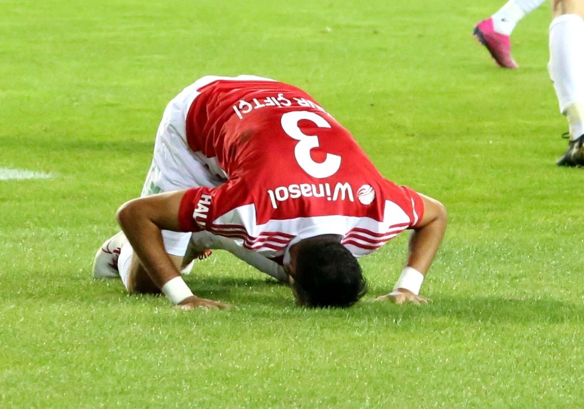 Süper Lig: Demir Grup Sivasspor: 2 - Trabzonspor: 1 (Maç sonucu)