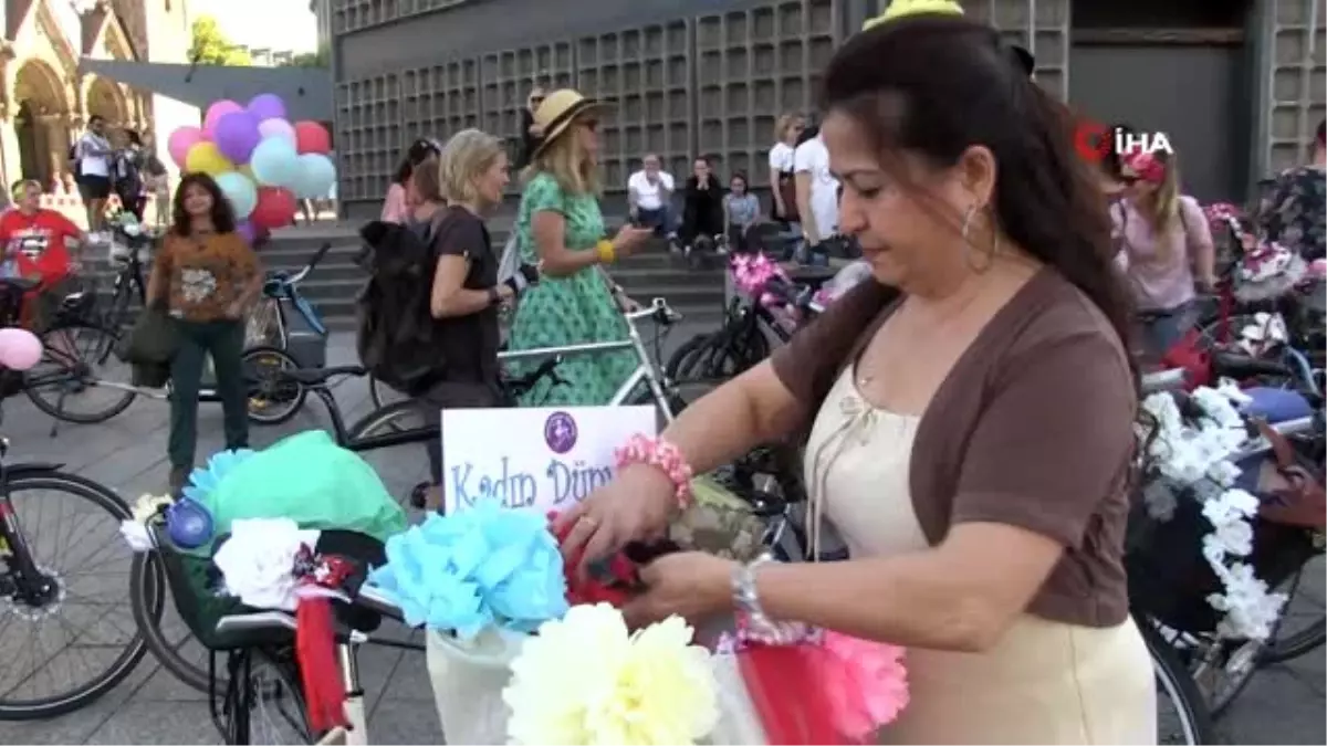 "Süslü Kadınlar" Berlin\'de pedal çevirdiBerlin\'de "Süslü Kadınlar Bisiklet Turu" düzenlendi