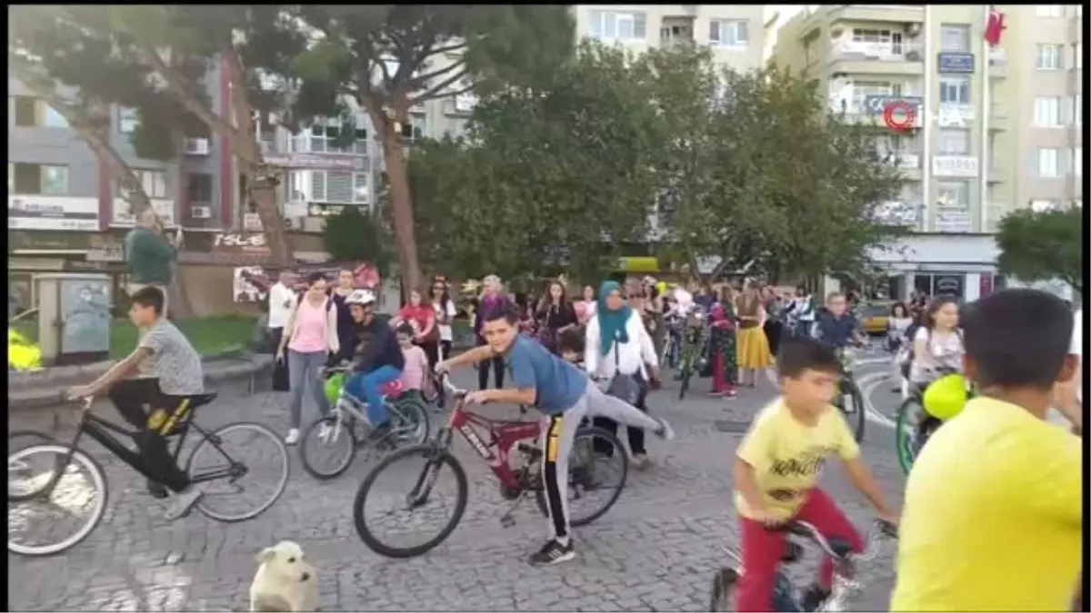 Süslü Kadınlar Bisiklet Turu Bergama\'da renkli görüntülere sahne oldu