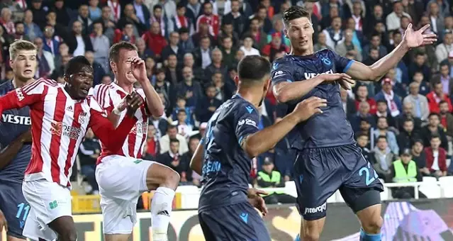 Trabzonspor, Demir Grup Sivasspor'a 2-1 mağlup oldu! Trabzonspor, Demir Grup Sivasspor'a 2-1 mağlup oldu!