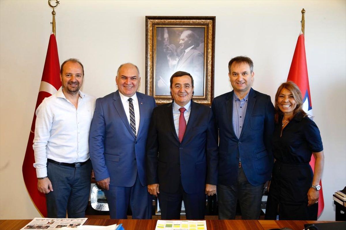 TSYD İzmir Şubesinden Konak Belediye Başkanı Batur\'a ziyaret
