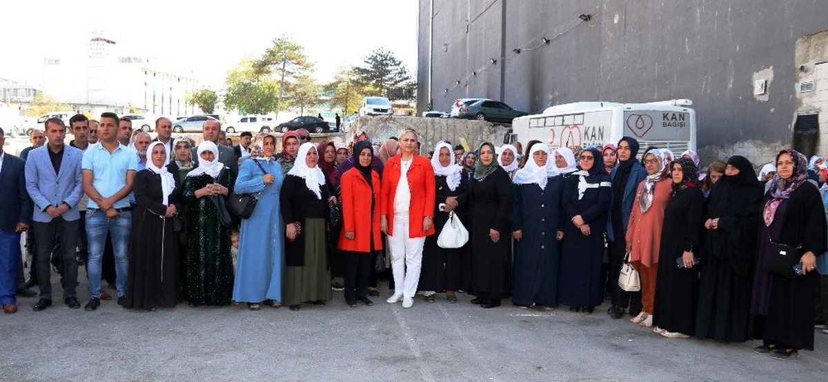 Vanlı annelerden Diyarbakır\'daki annelere destek