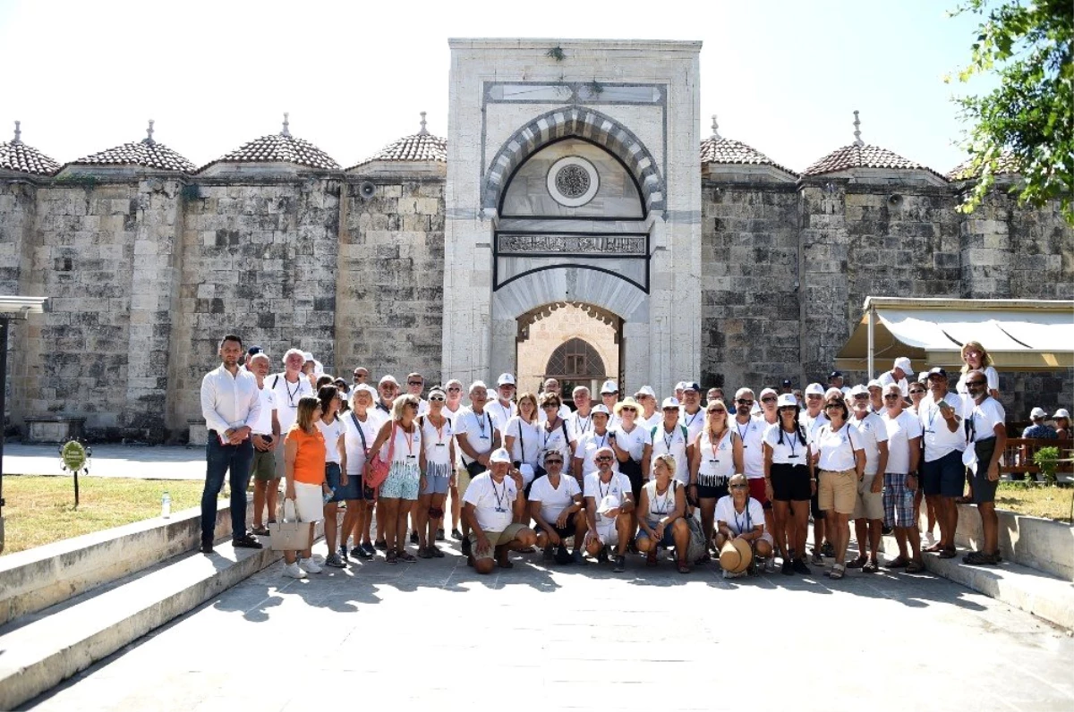 Yelkencilerden oluşan 135 kişilik turist kafilesi Tarsus\'u gezdi