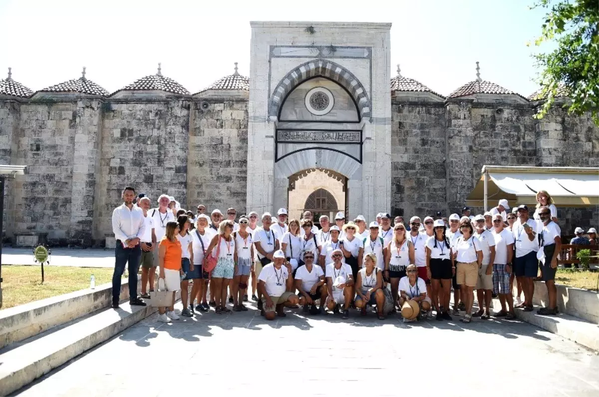 Yelkencilerden oluşan 135 kişilik turist kafilesi Tarsus\'u gezdi