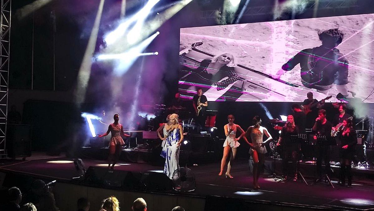 Ajda Pekkan Denizli\'yi salladı