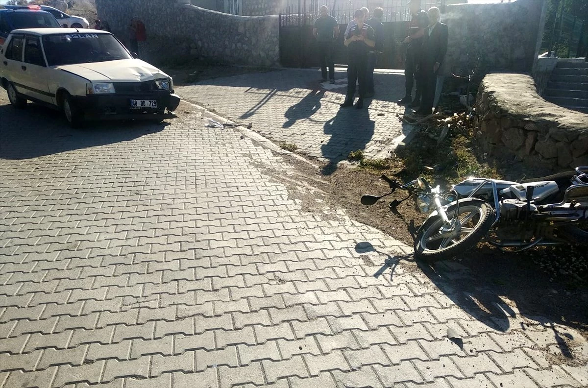 Aksaray\'da otomobilin çarptığı motosiklet sürücüsü öldü