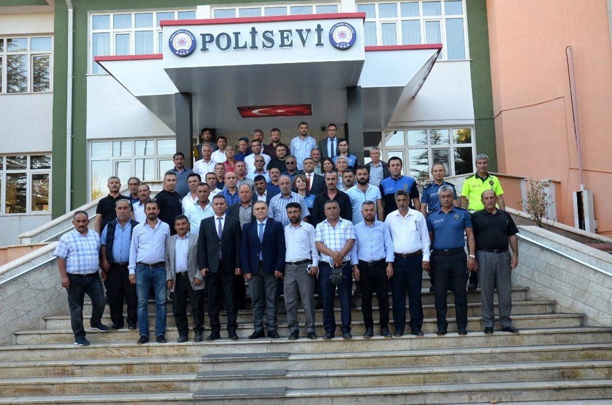 Aksaray emniyeti muhtarlarla huzur toplantısı yaptı