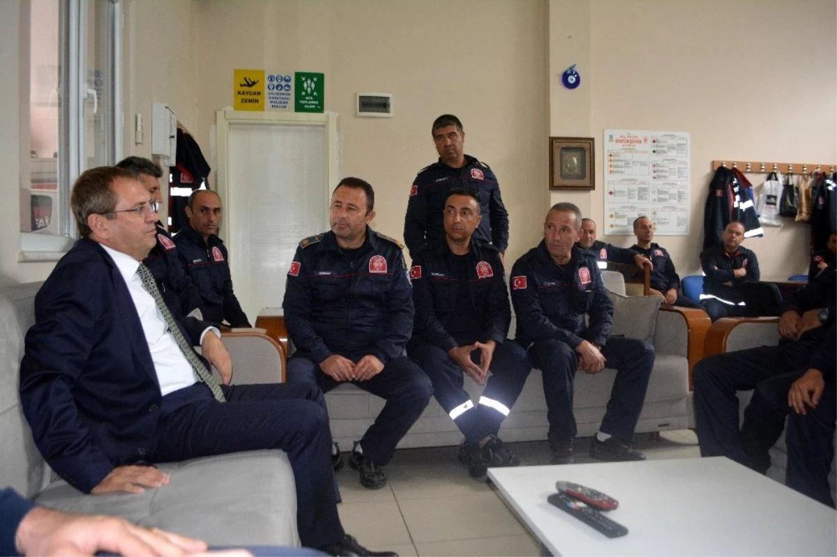 Ayvalık Belediye Başkanı Mesut Ergin\'i itfaiyecileri unutmadı