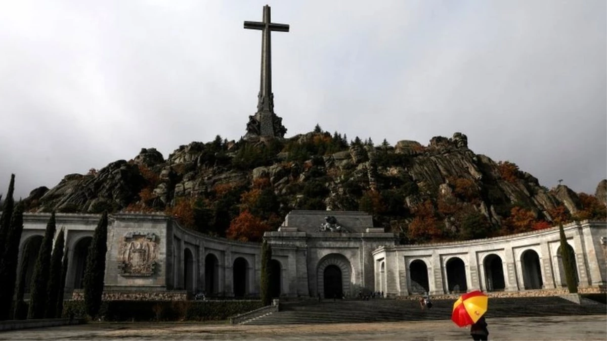 Eski İspanya diktatörü Franco\'nun mezarı açılacak, kalıntıları anıt mezardan taşınacak
