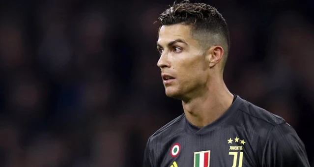 FIFA ödül töreni sırasında Ronaldo'dan kitaplı paylaşım