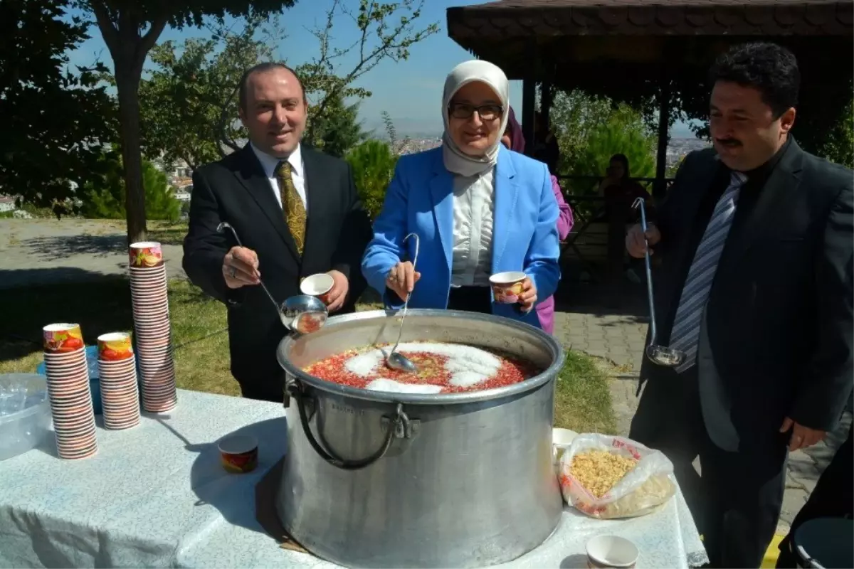 Gülser Mehmet Bolluk\'ta aşure hayrı