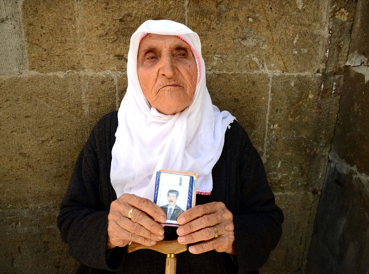 Hurinaz nine, PKK\'nın kaçırdığı oğlunun dönmesini bekliyor