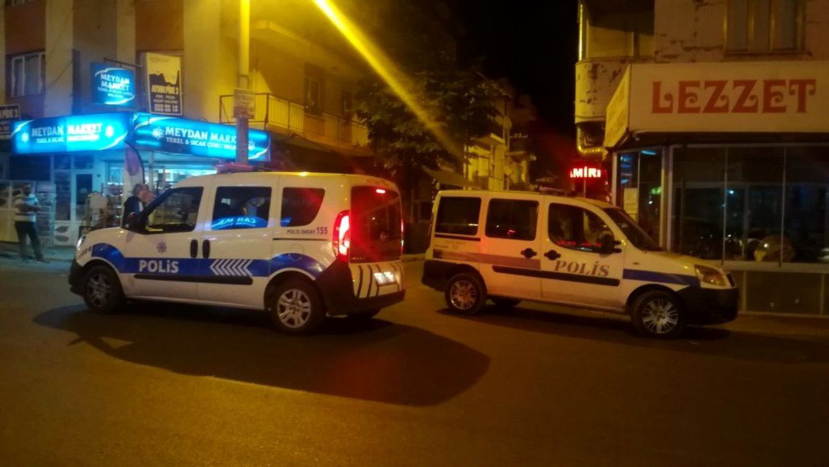 İzmir\'de silahlı kavga: 3 yaralı
