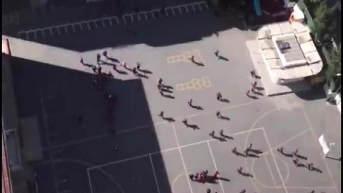 Kadıköy\'de öğrenciler okulu böyle boşalttı