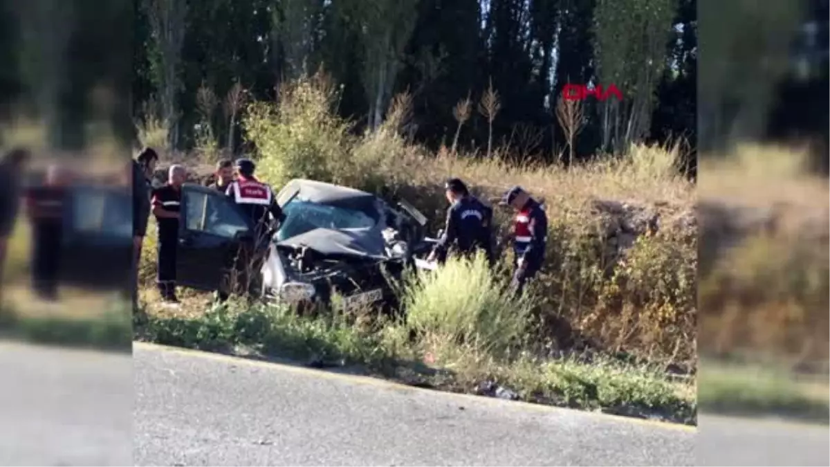 Kütahya işçilerin taşındığı midibüsle çarpışan otomobilin sürücüsü yaralandı