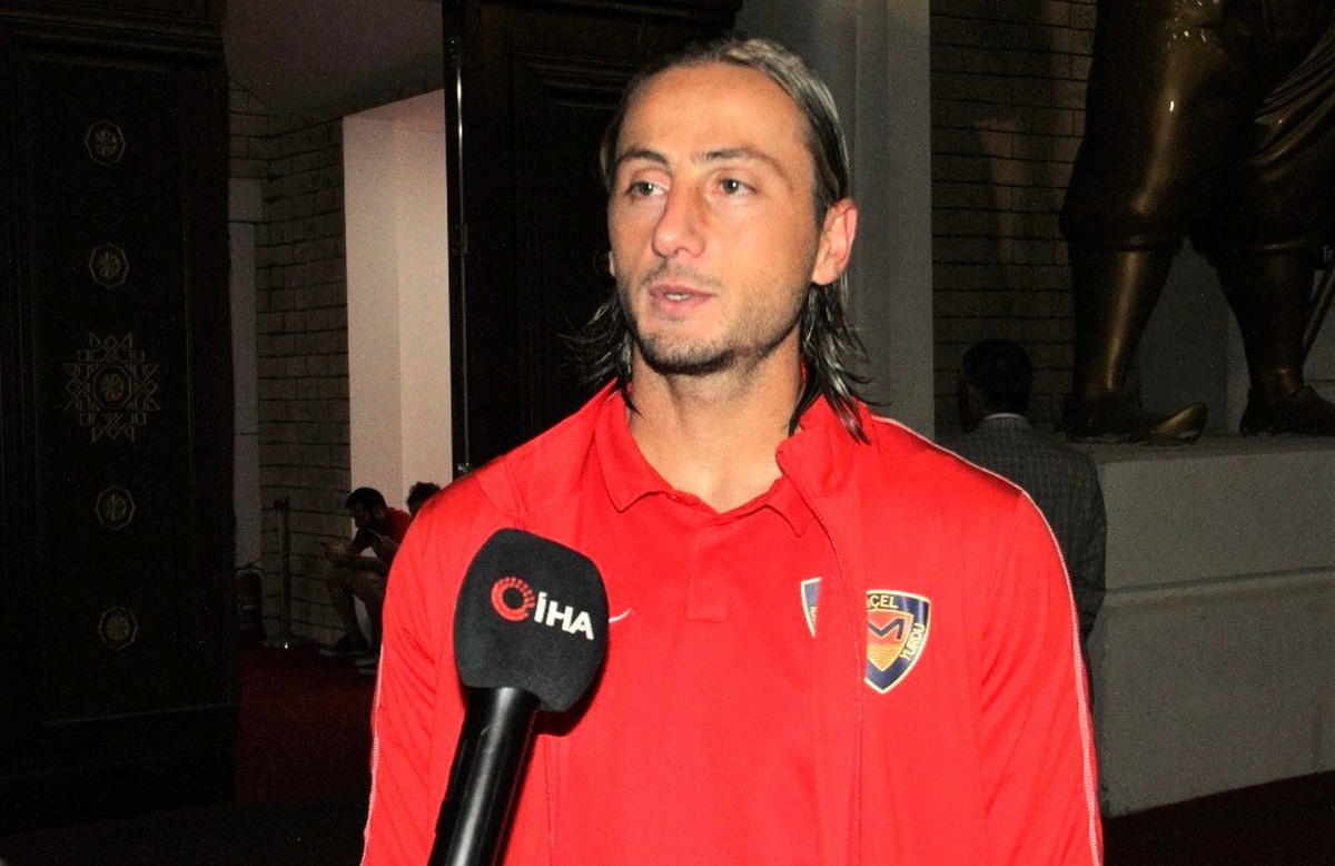 (Özel Haber) Hurşit Velioğlu: "Osmanlıspor\'u saf dışı bıraktığımız için mutluyuz"