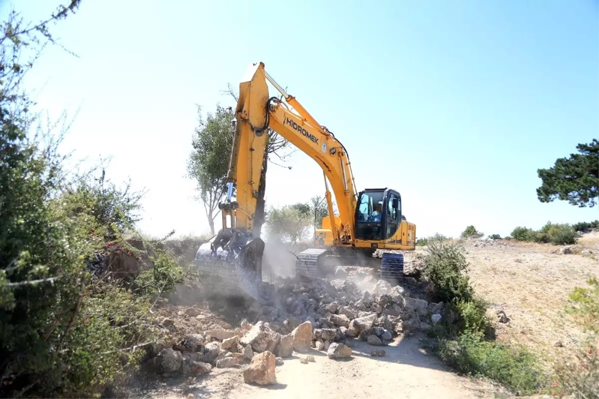 Pamukkale Belediyesi yılarlın yol sorununu çözdü