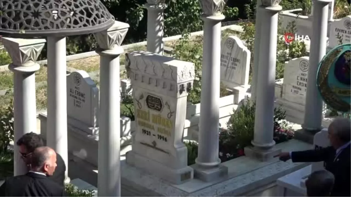 Sanat güneşi Zeki Müren, ölümünün 23. yılında mezarı başında anıldı