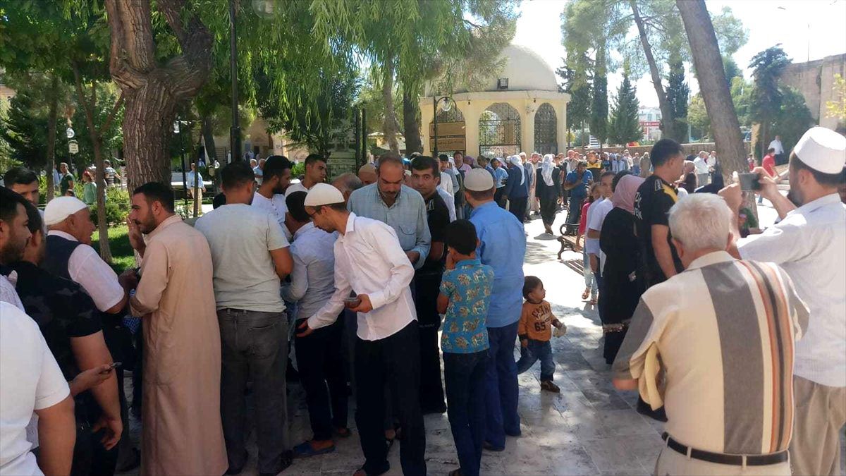 Şanlıurfa\'da aşure ikramı