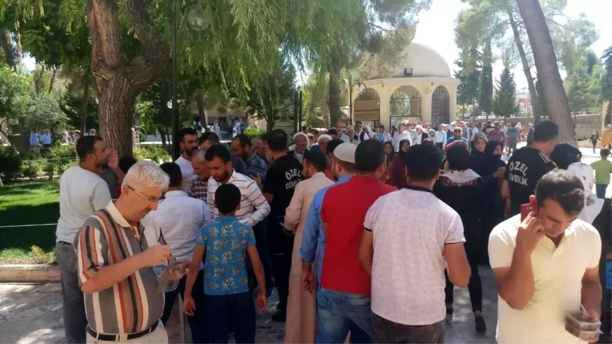 Şanlıurfa\'da bin vatandaşa aşure ikram edildi