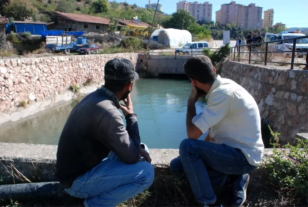 Sulama kanalına düşen işçi koybuldu