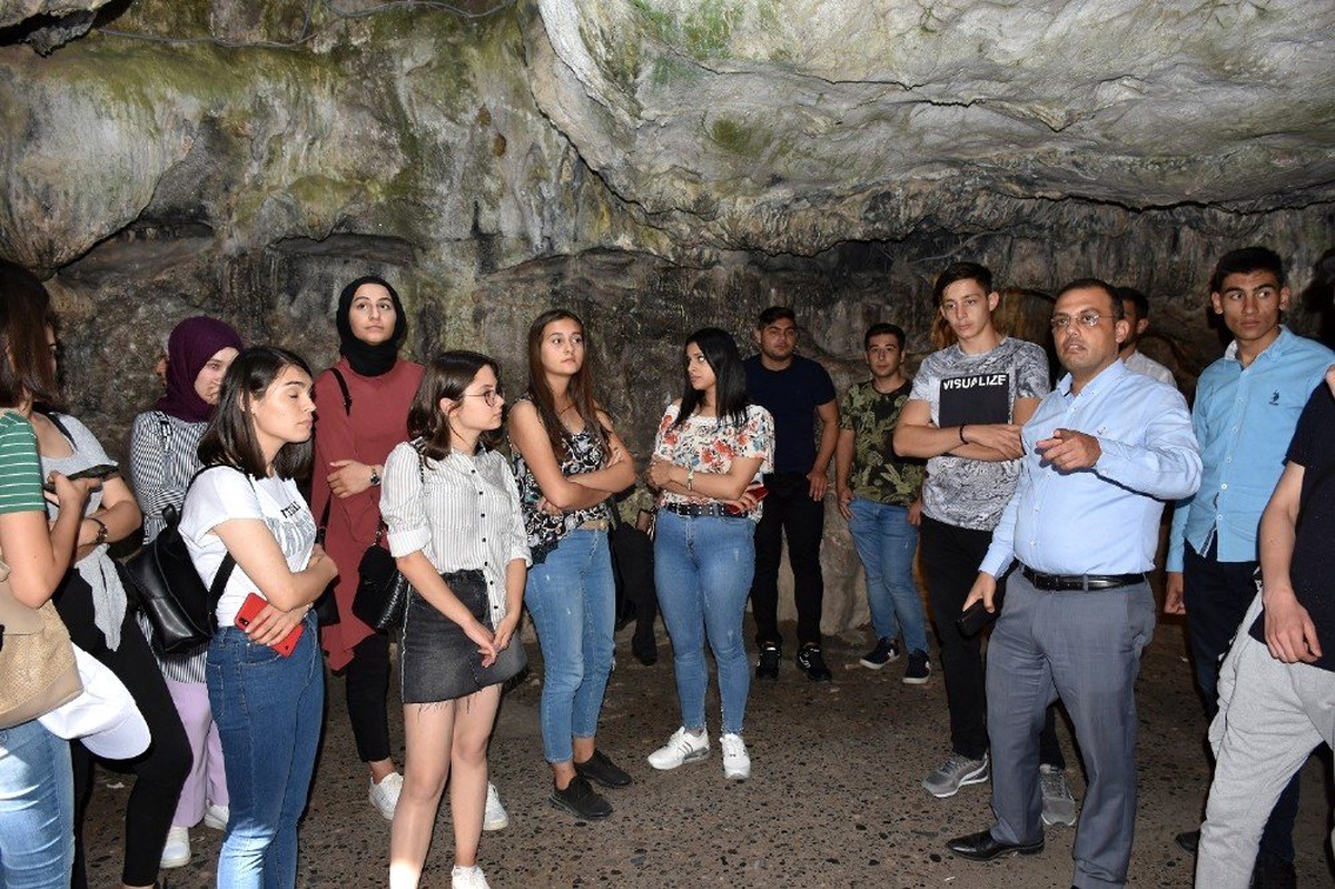 Tarsus\'ta üniversiteye kayıt yaptıran öğrencilere şehir turu