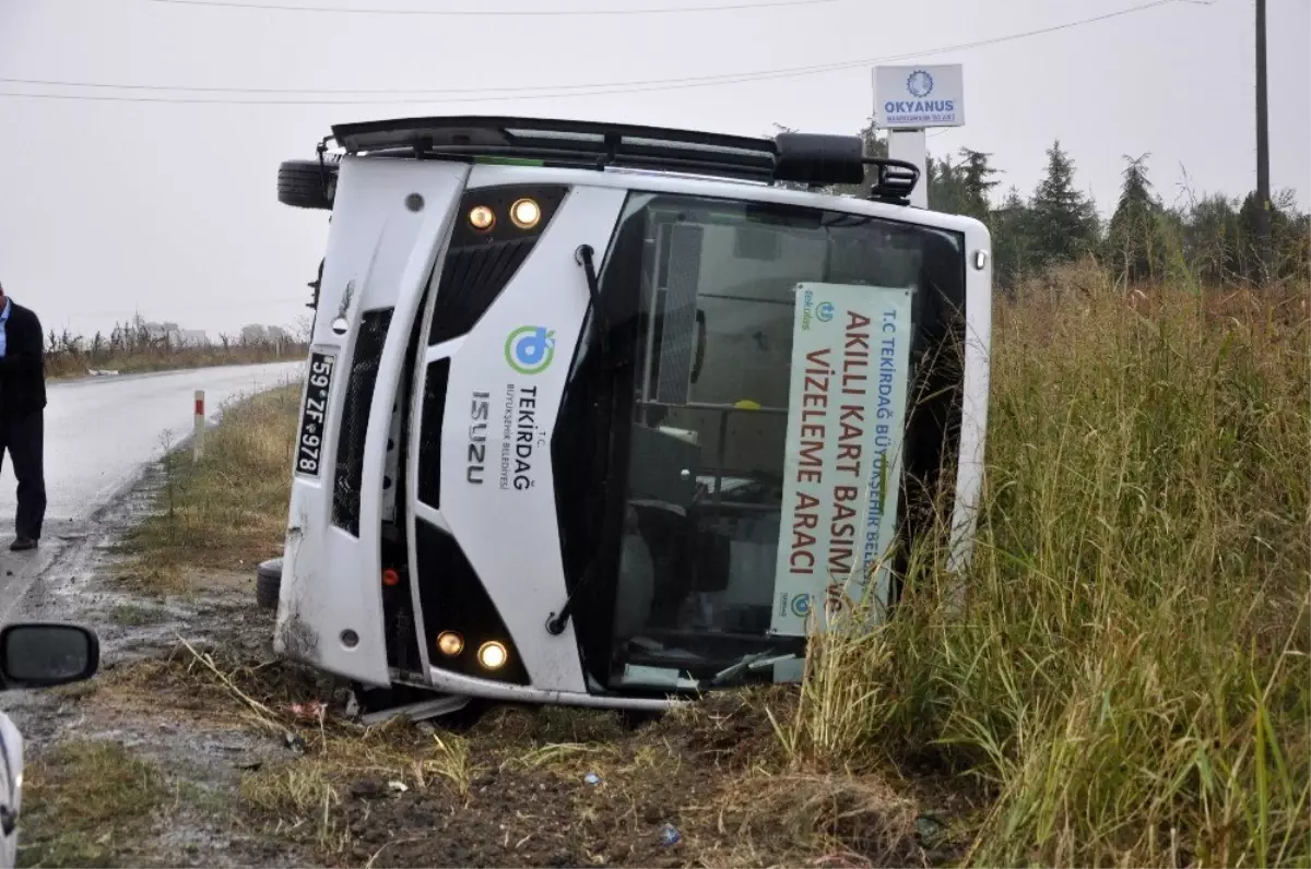 Tekirdağ\'da midibüs devrildi